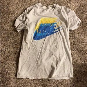 white nike tee